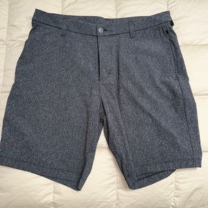 Lululemon shorts Large with side pockets and 2 snap back pockets